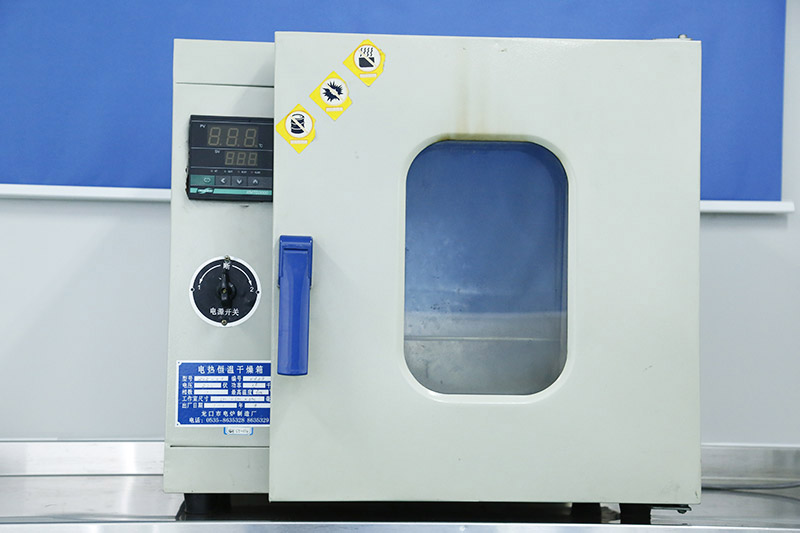 Thermoelectric constant temperature drying oven